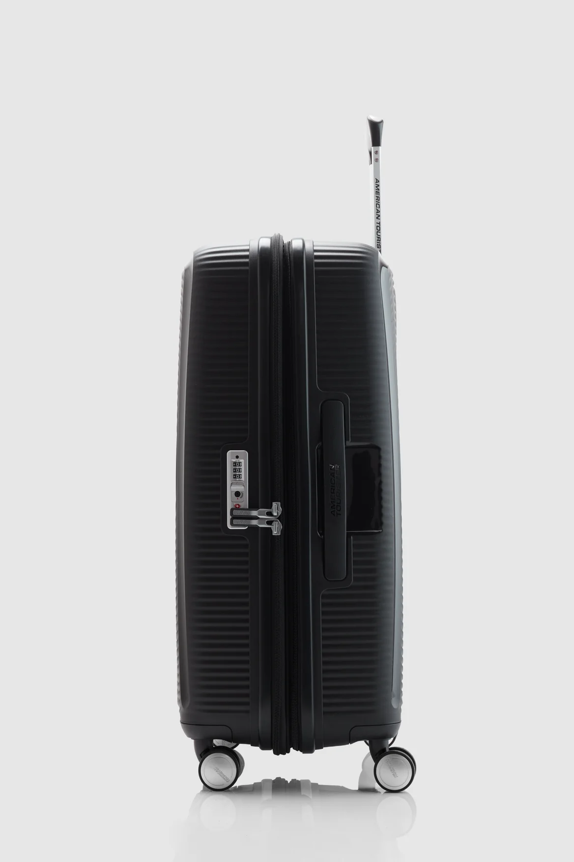703-curio-2-69cm-suitcase-2.webp Curio 2 69cm Suitcase