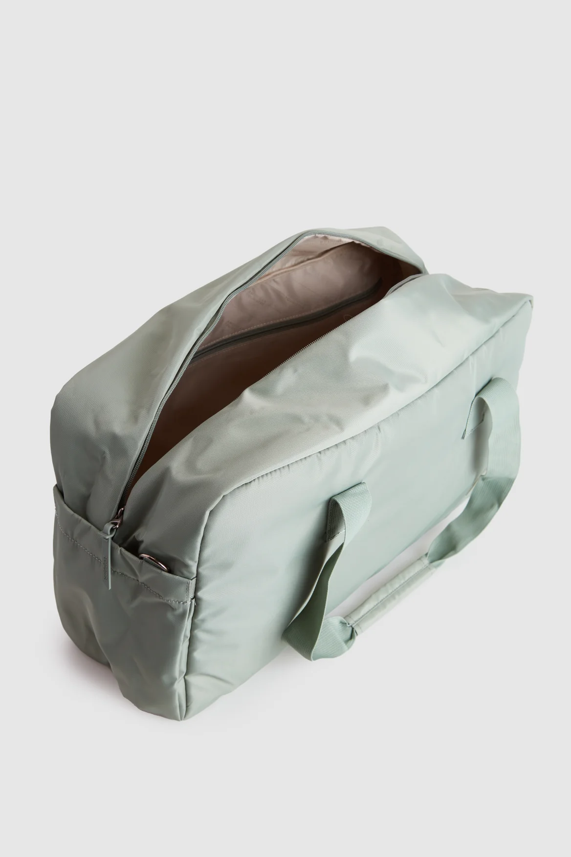 708-urban-groove-duffle-5.webp Urban Groove Duffle