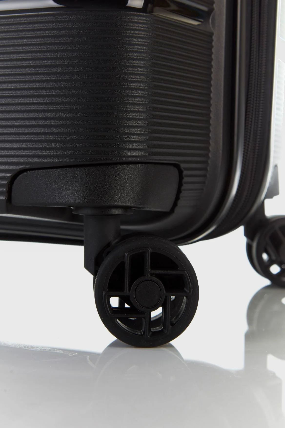 713-linex-55cm-suitcase-5.webp Linex 55cm Suitcase
