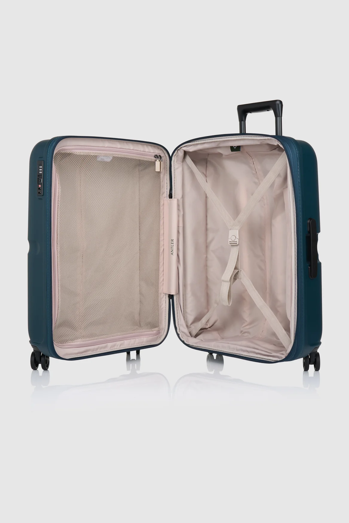 744-single-stripe-68cm-suitcase-3.webp Single Stripe 68cm Suitcase