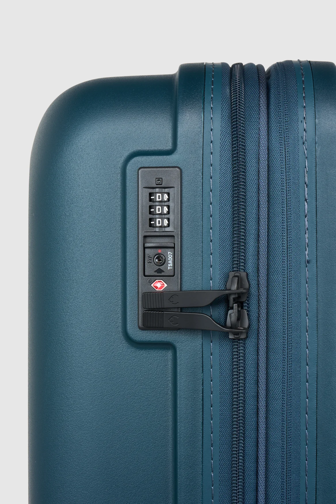 744-single-stripe-68cm-suitcase-7.webp Single Stripe 68cm Suitcase