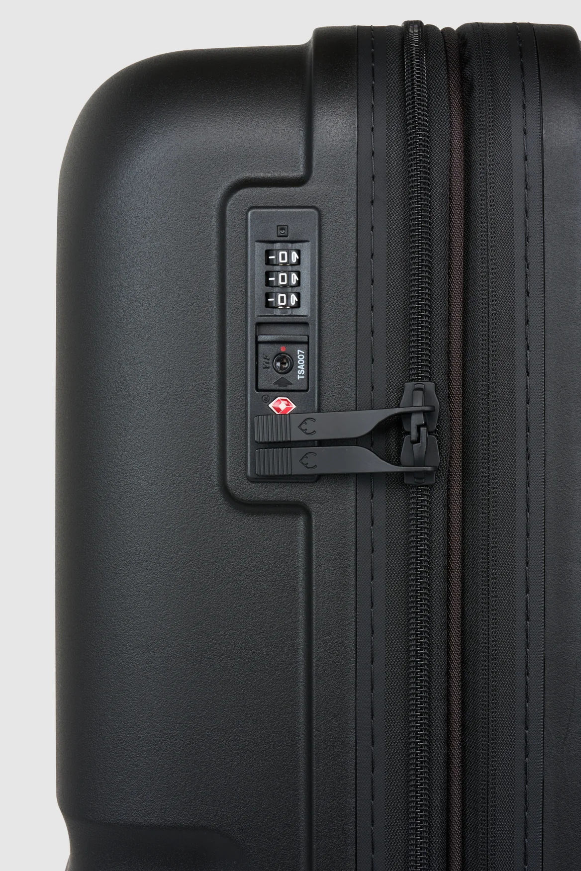 745-single-stripe-68cm-suitcase-7.webp Single Stripe 68cm Suitcase