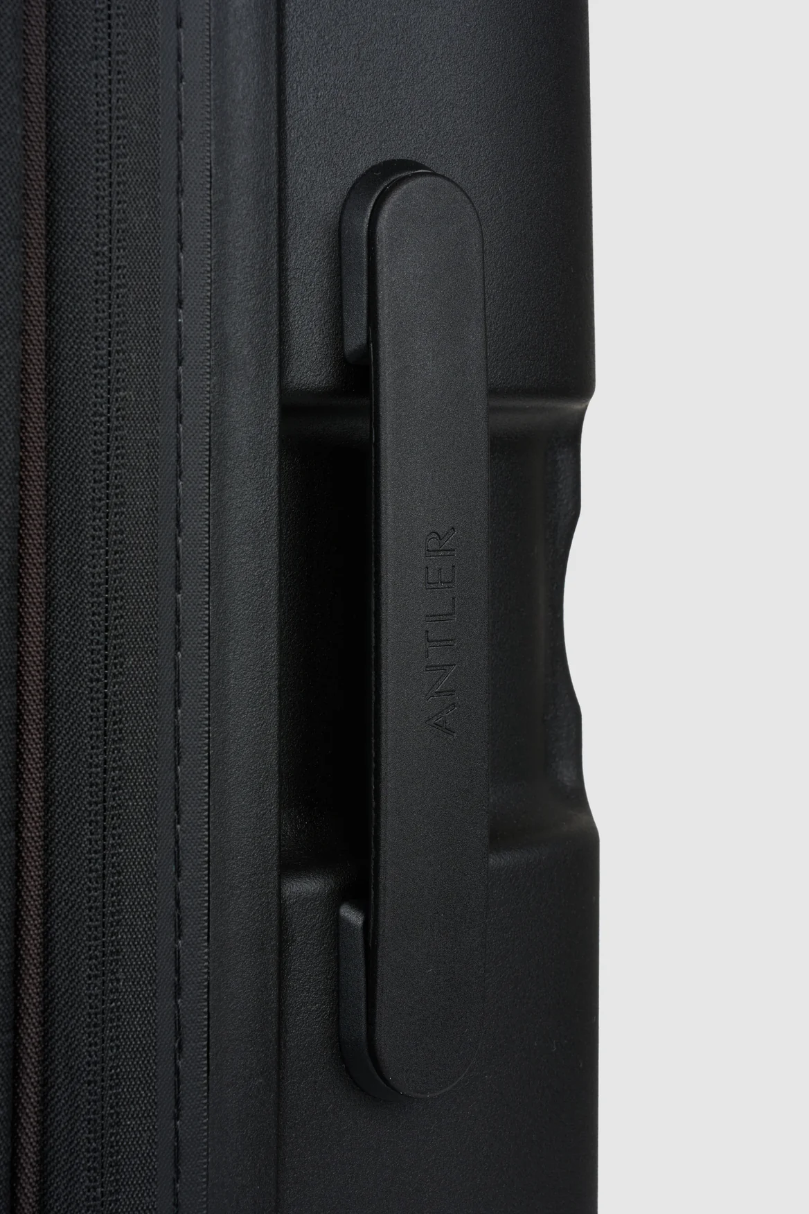 745-single-stripe-68cm-suitcase-8.webp Single Stripe 68cm Suitcase