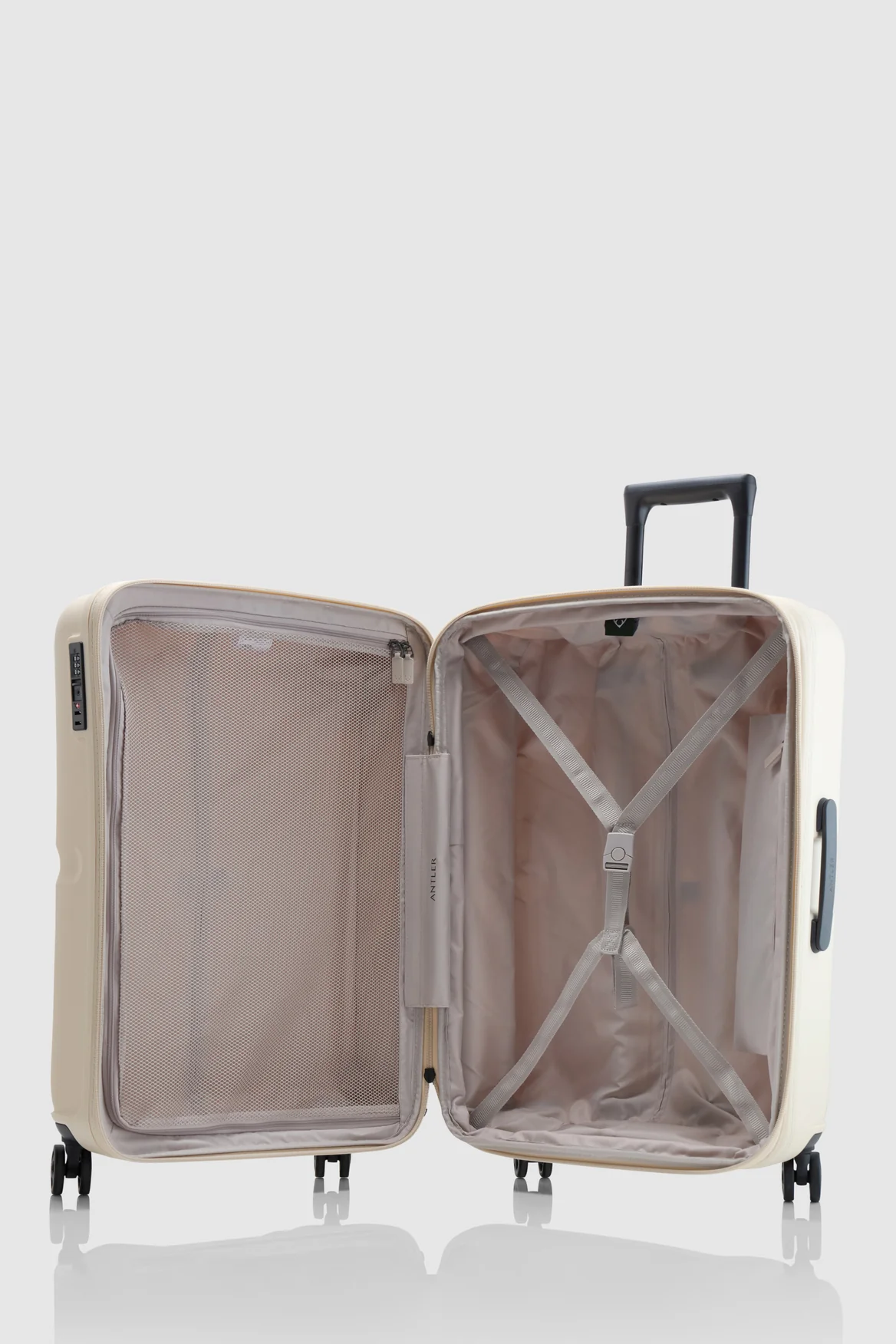 755-single-stripe-81cm-suitcase-3.webp Single Stripe 81cm Suitcase