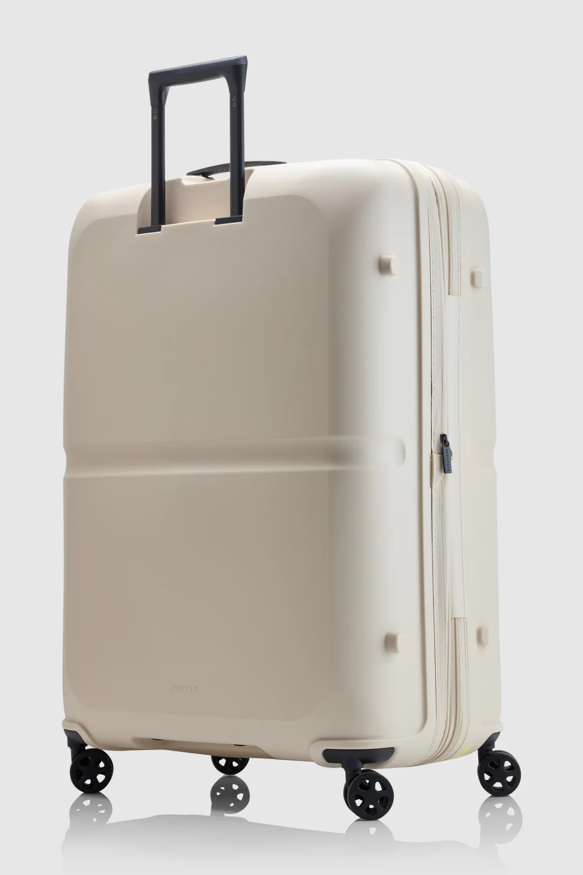 755-single-stripe-81cm-suitcase-5.webp Single Stripe 81cm Suitcase
