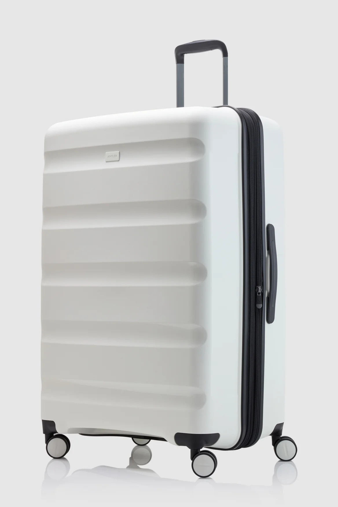 760-gloss-stripe-78cm-suitcase-1.webp Gloss Stripe 78cm Suitcase