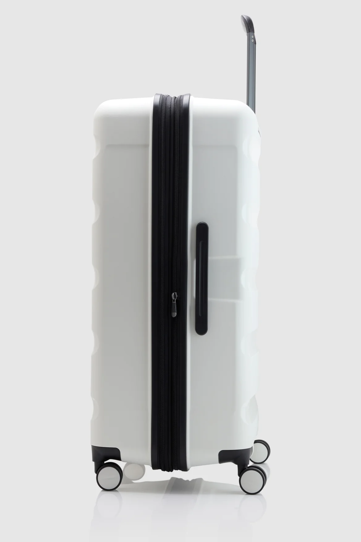 760-gloss-stripe-78cm-suitcase-2.webp Gloss Stripe 78cm Suitcase