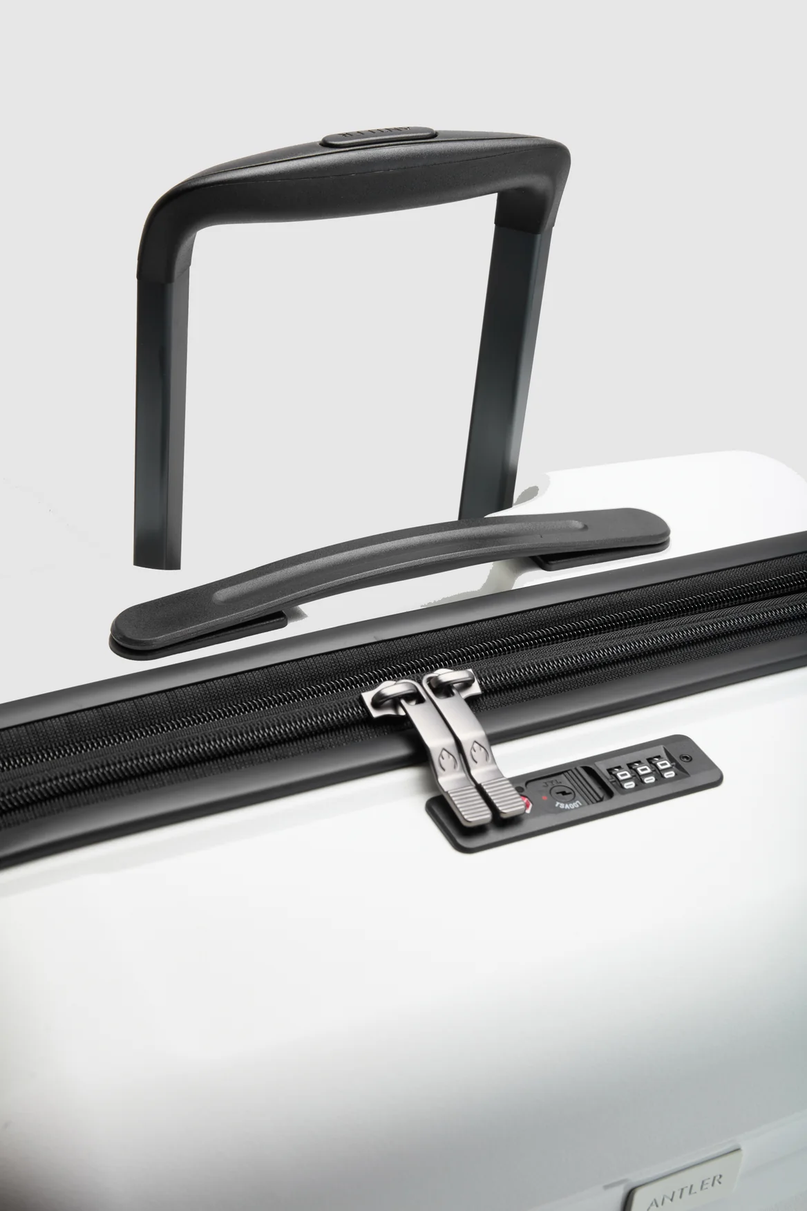 760-gloss-stripe-78cm-suitcase-7.webp Gloss Stripe 78cm Suitcase