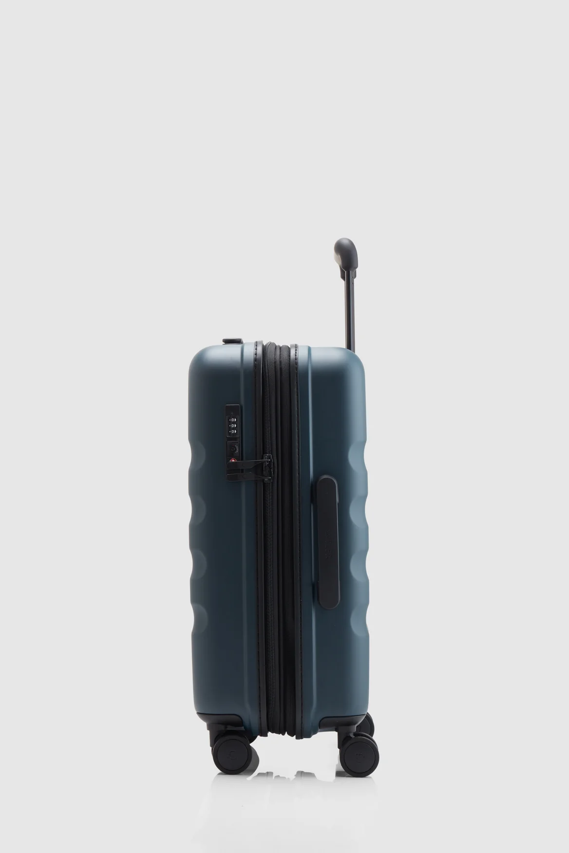 Icon Stripe 55cm Suitcase
