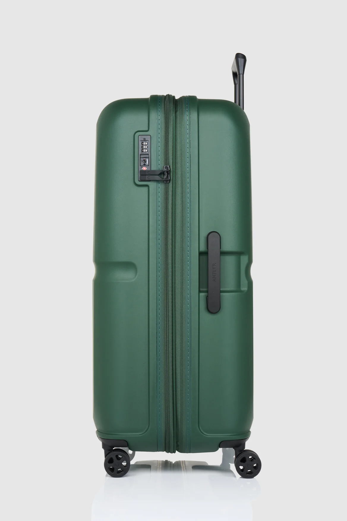 769-single-stripe-81cm-suitcase-2.webp Single Stripe 81cm Suitcase