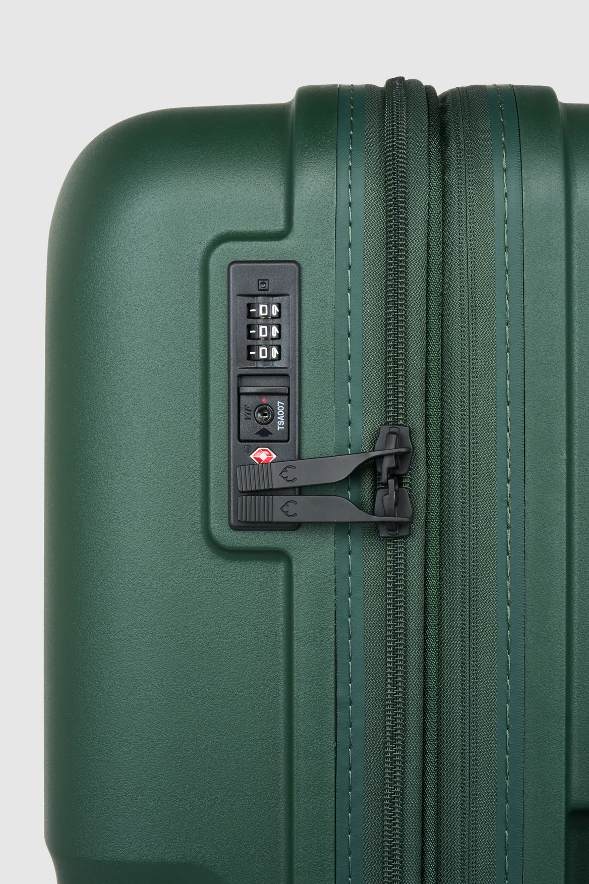 769-single-stripe-81cm-suitcase-7.webp Single Stripe 81cm Suitcase
