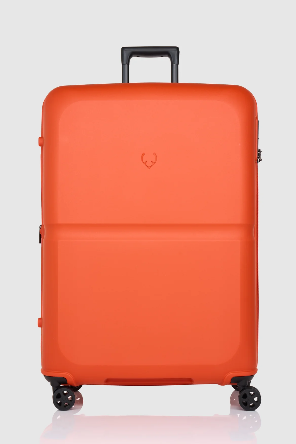 770-single-stripe-81cm-suitcase-4.webp Single Stripe 81cm Suitcase