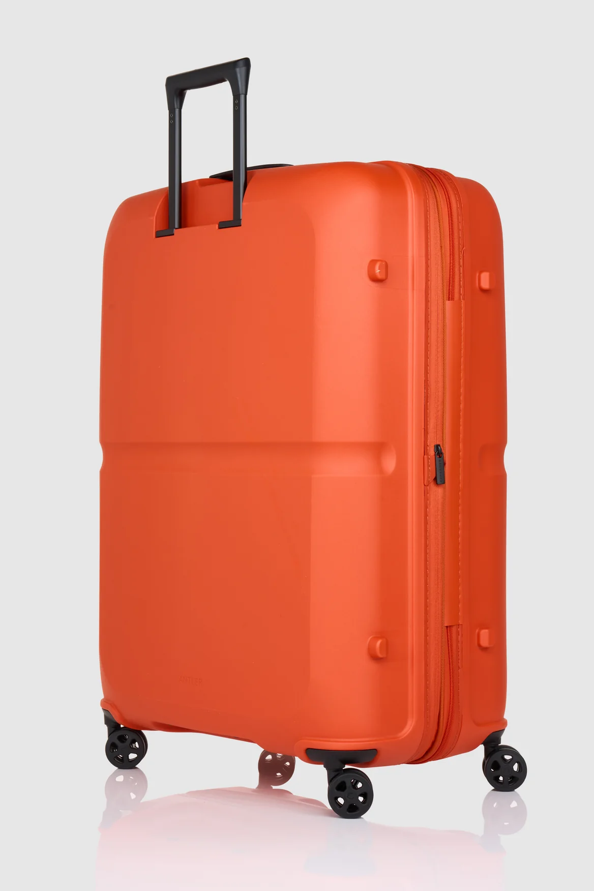 770-single-stripe-81cm-suitcase-5.webp Single Stripe 81cm Suitcase