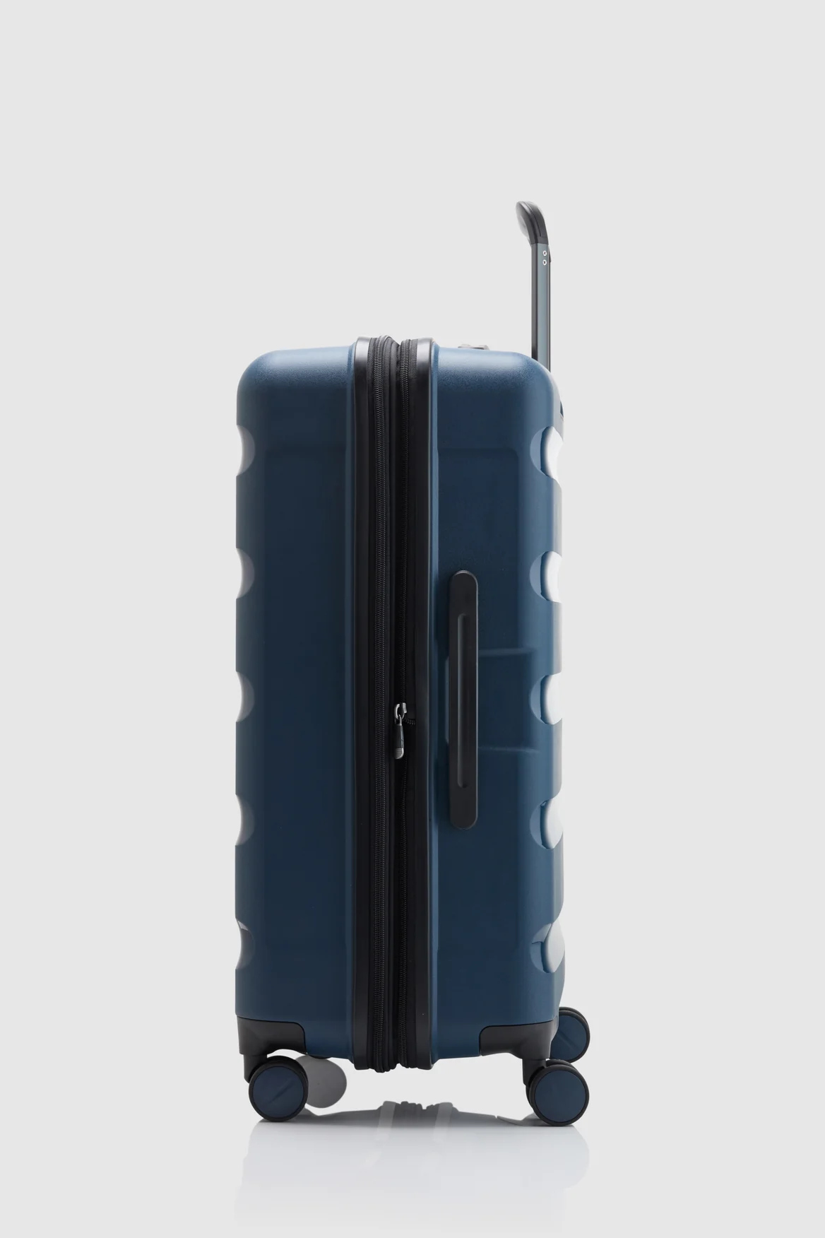 778-gloss-stripe-68cm-suitcase-2.webp Gloss Stripe 68cm Suitcase