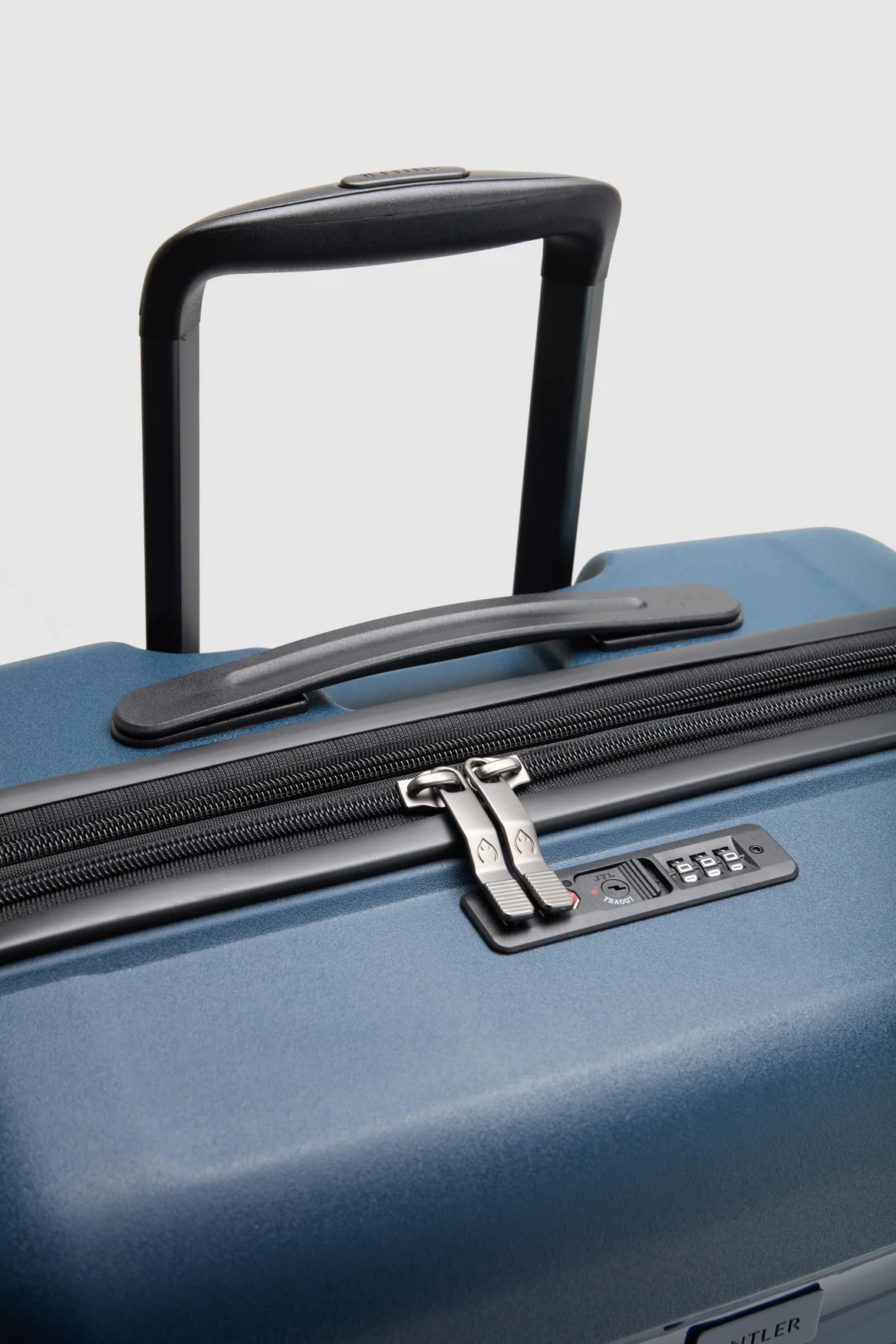 778-gloss-stripe-68cm-suitcase-7.webp Gloss Stripe 68cm Suitcase