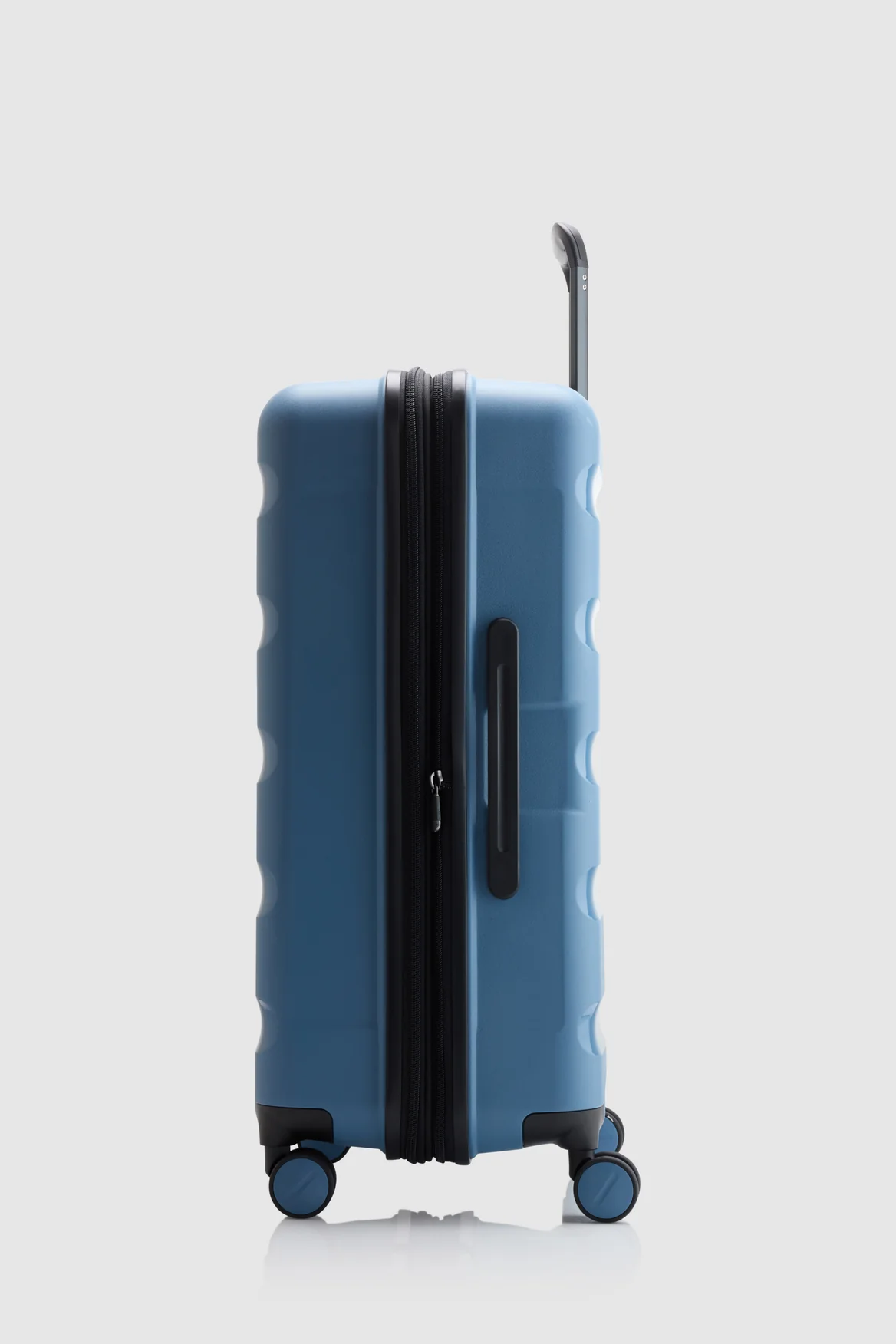 861-gloss-stripe-68cm-suitcase-2.webp Gloss Stripe 68cm Suitcase