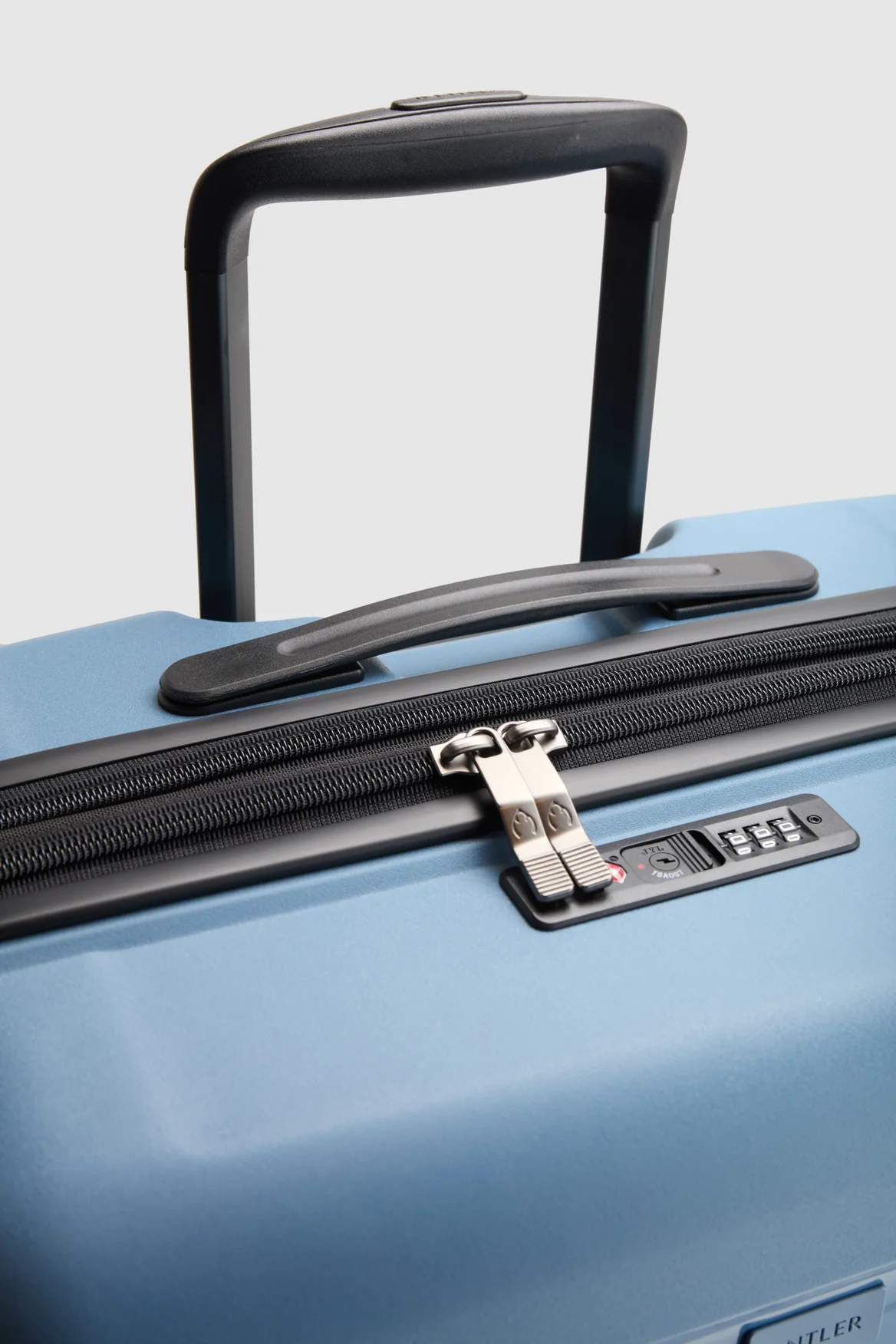 861-gloss-stripe-68cm-suitcase-7.webp Gloss Stripe 68cm Suitcase