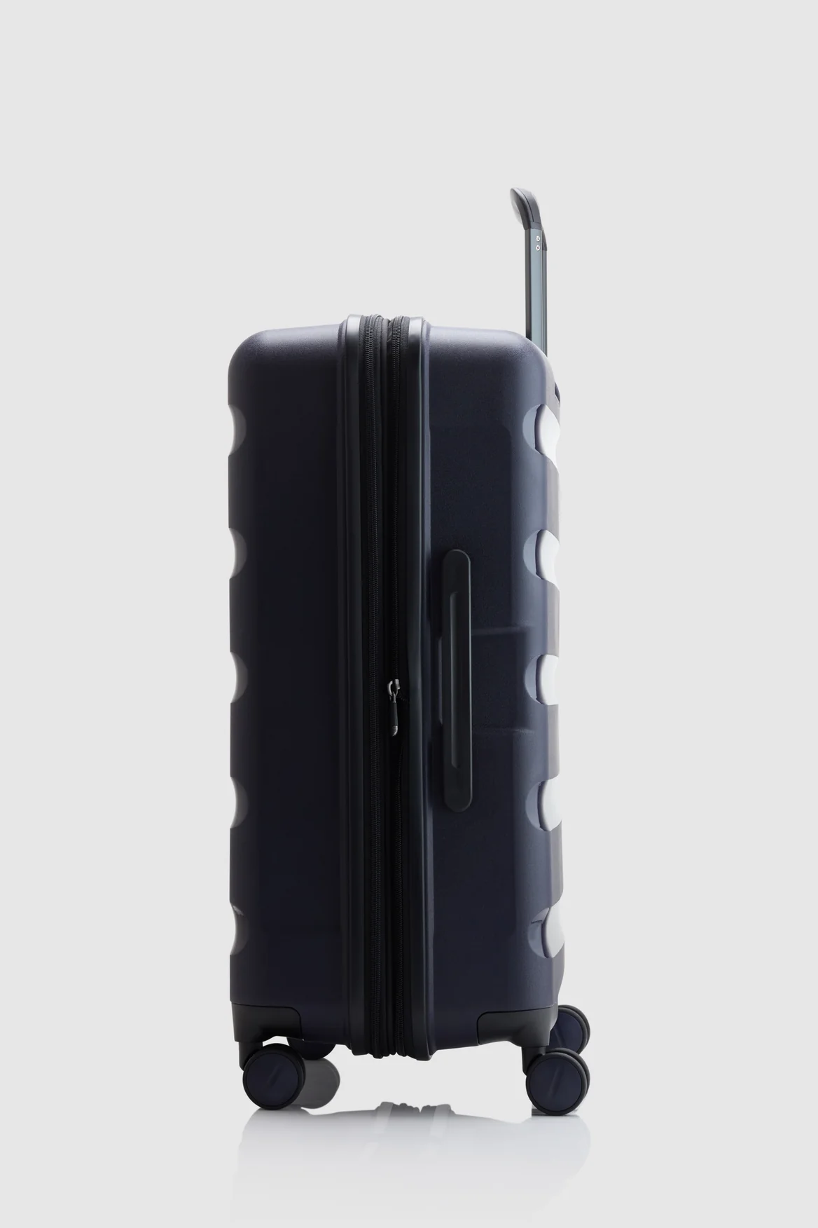862-gloss-stripe-68cm-suitcase-2.webp Gloss Stripe 68cm Suitcase