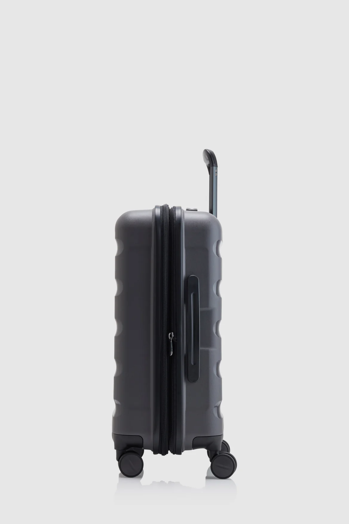 867-gloss-stripe-55cm-suitcase-2.webp Gloss Stripe 55cm Suitcase