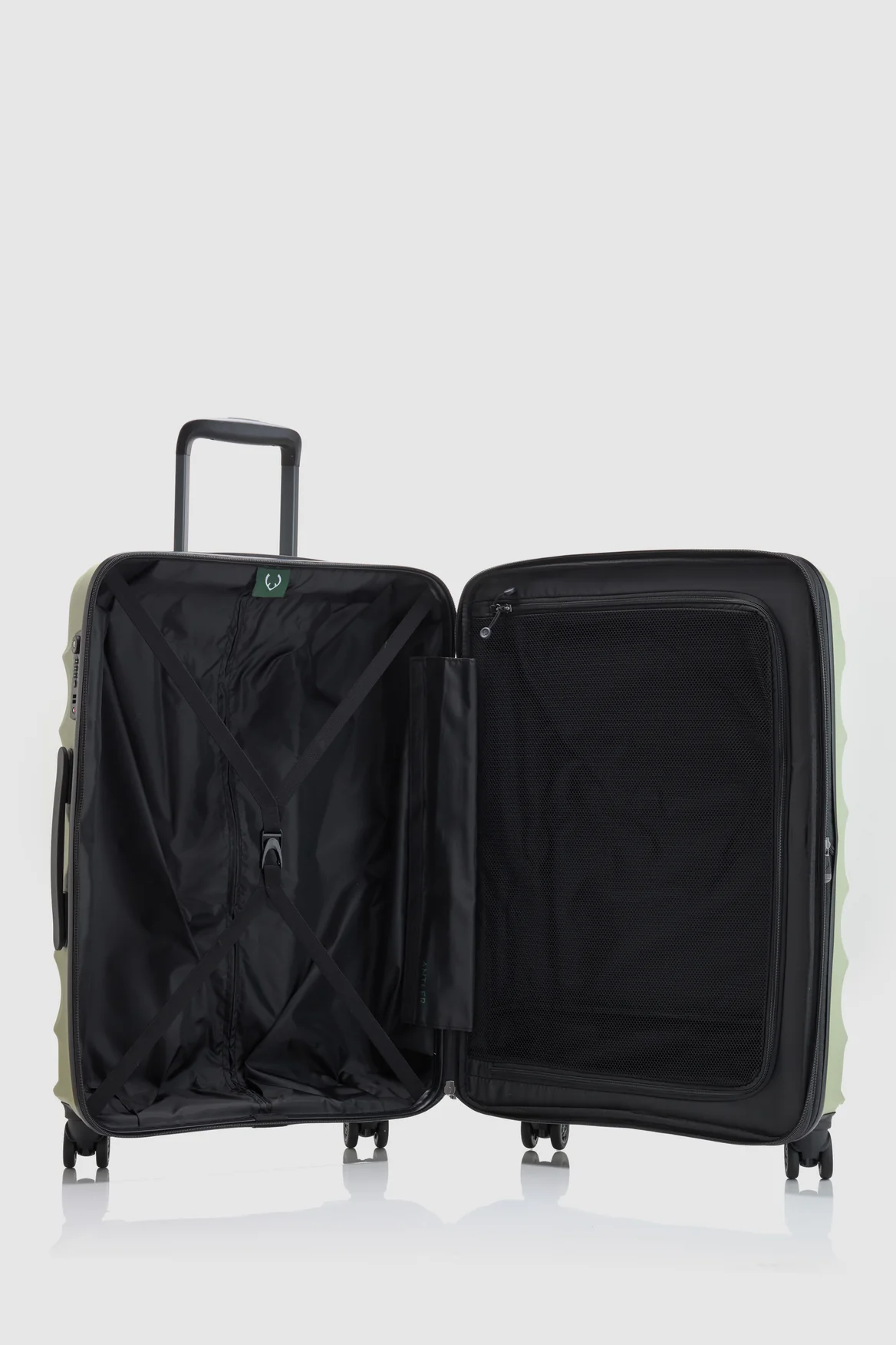 870-juno-check-in-68cm-suitcase-3.webp Juno Check-In 68cm Suitcase