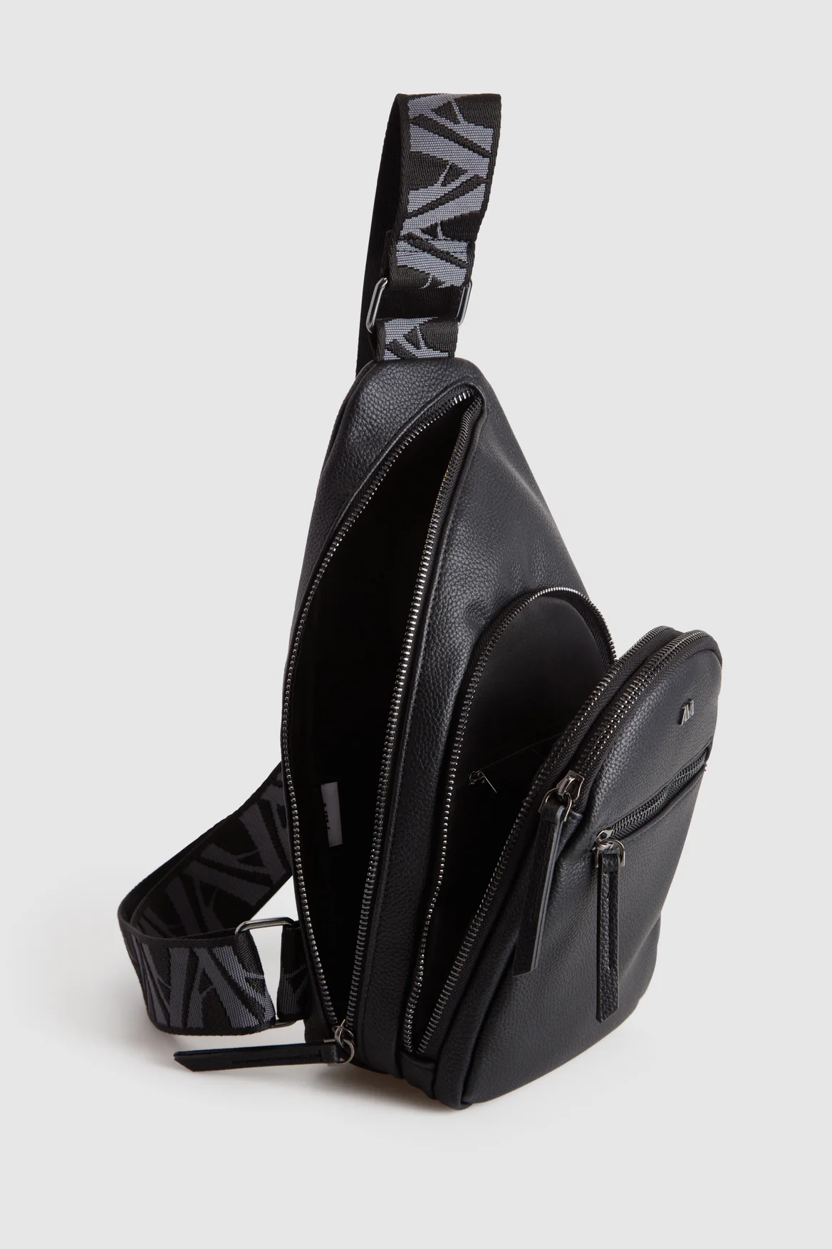 885-juni-sling-backpack-bag-3.webp Juni Sling Backpack Bag