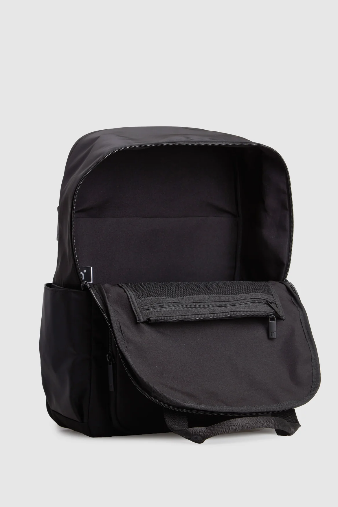 912-seeker-carry-on-backpack-3.webp Seeker Carry On Backpack