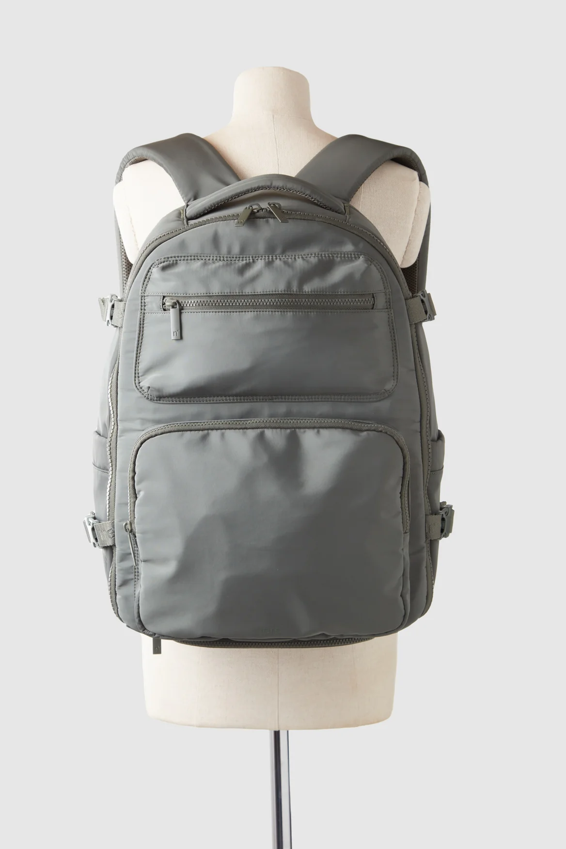 914-seeker-traveller-backpack-5.webp Seeker Traveller Backpack