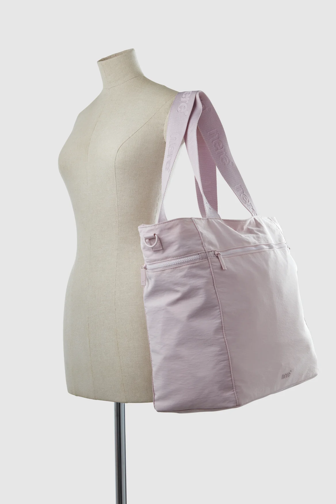 991-bondi-nylon-large-tote-bag-4.webp Bondi Nylon Large Tote Bag