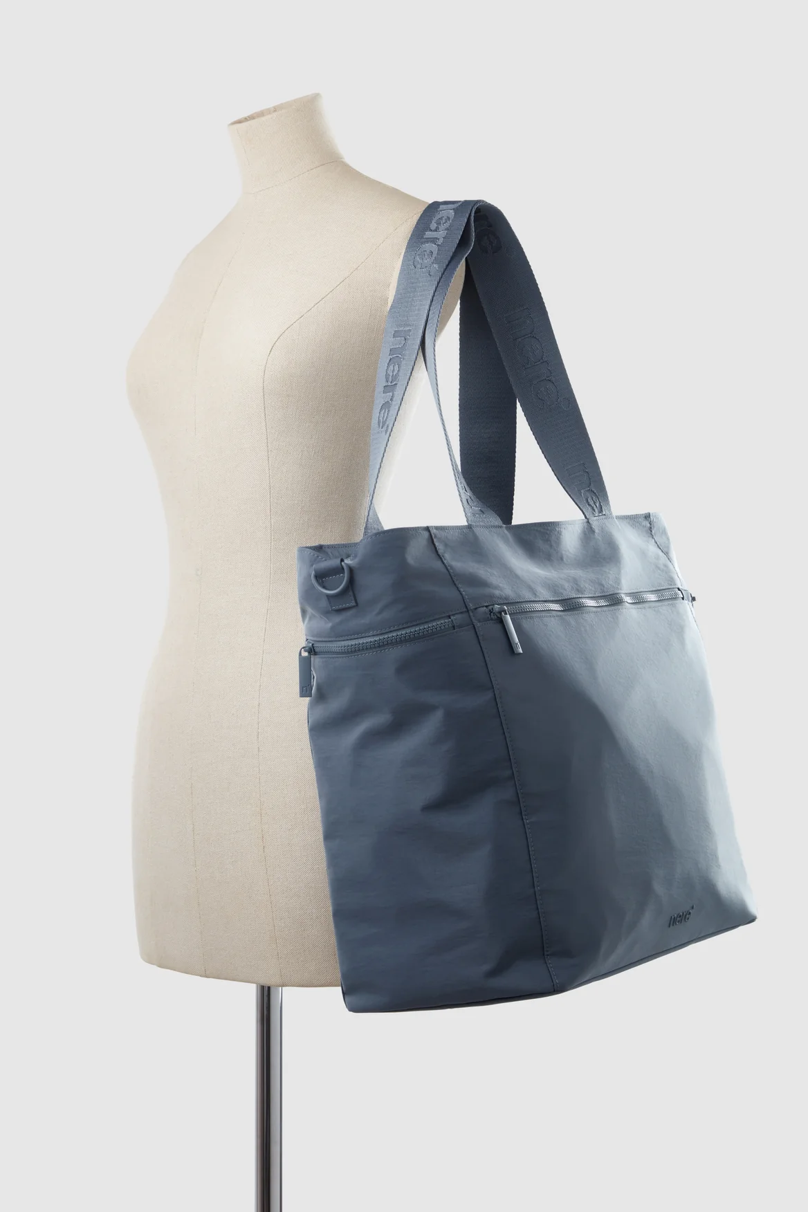 998-bondi-nylon-large-tote-bag-4.webp Bondi Nylon Large Tote Bag